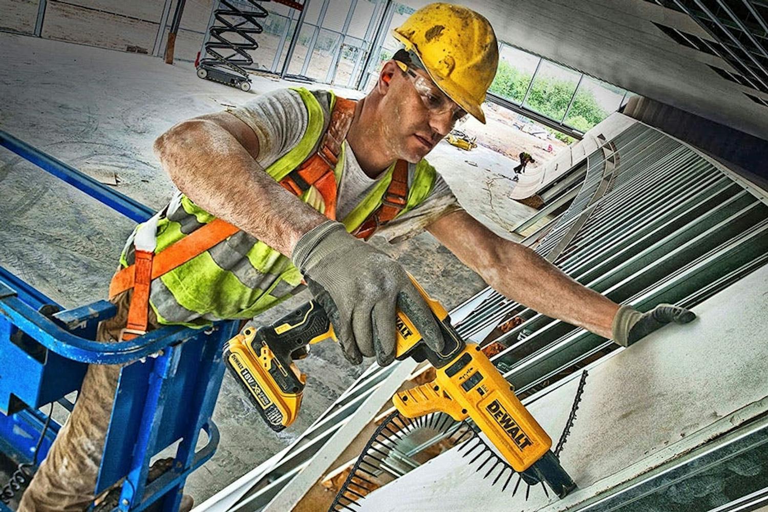 En gipsskrumaskin sikrer at skruen monteres i riktig dybde hver gang. En gipsskrumaskin sikrer at skruen monteres i riktig dybde hver gang.